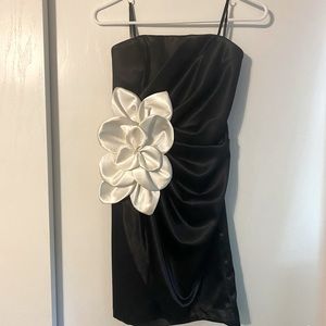 Size 6/7 classic little black formal dress